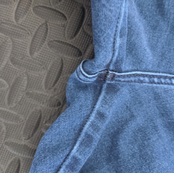 2/$60 Levi's runaround super skinny jeggings - Picture 8 of 8